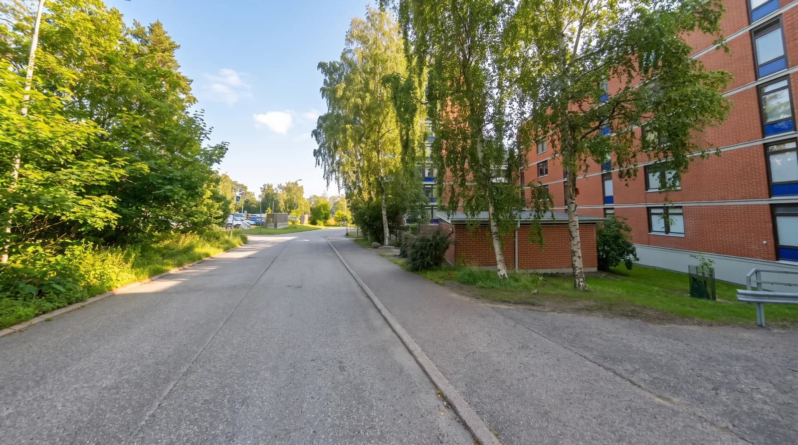 As Oy Alisalax, Kuutamokatu 4 Espoon Olarissa, jonka linjasaneerauksen tasoitus- ja maalaustyöt J&B teki